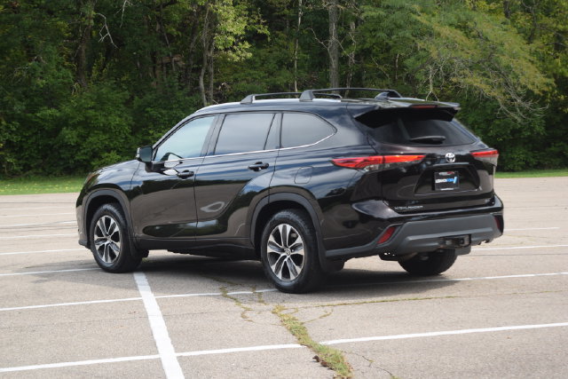 Used 2021 Toyota Highlander XLE FWD image 26