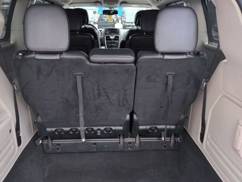 Used 2014 Chrysler Town & Country Touring-L w/ Driver Convenience Group FWD image 27