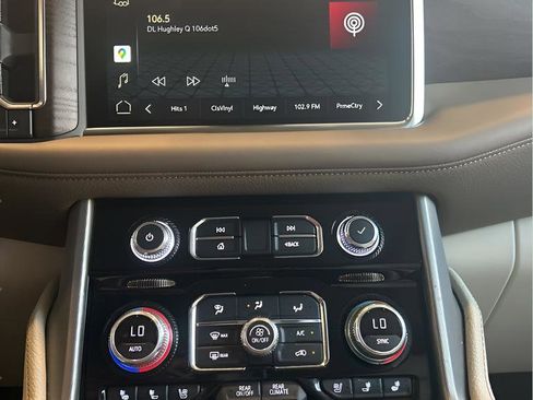 Used 2022 GMC Yukon XL Denali w/ Denali Ultimate Package image 12