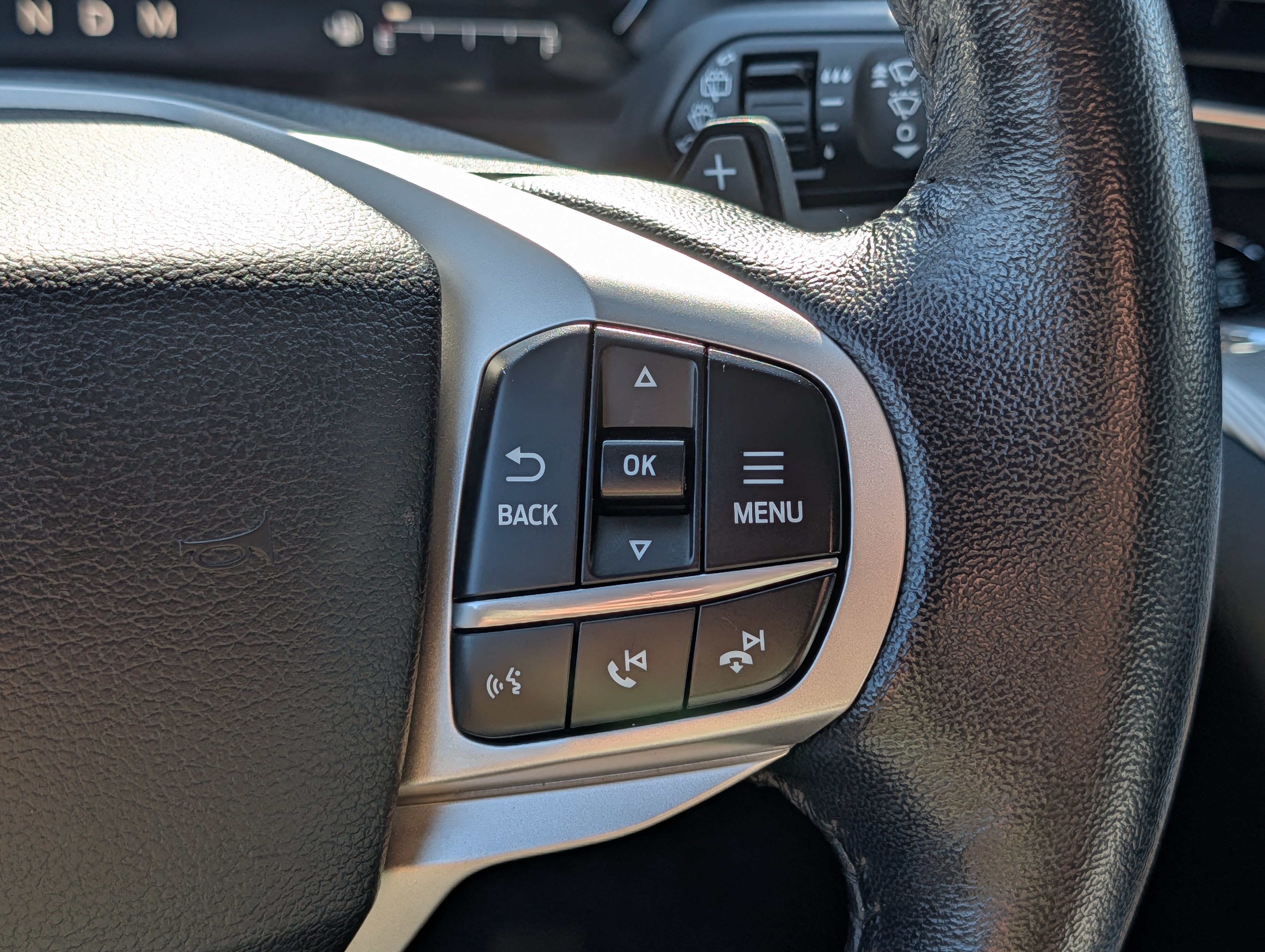 Used 2021 Ford Explorer XLT AWD/4WD image 30
