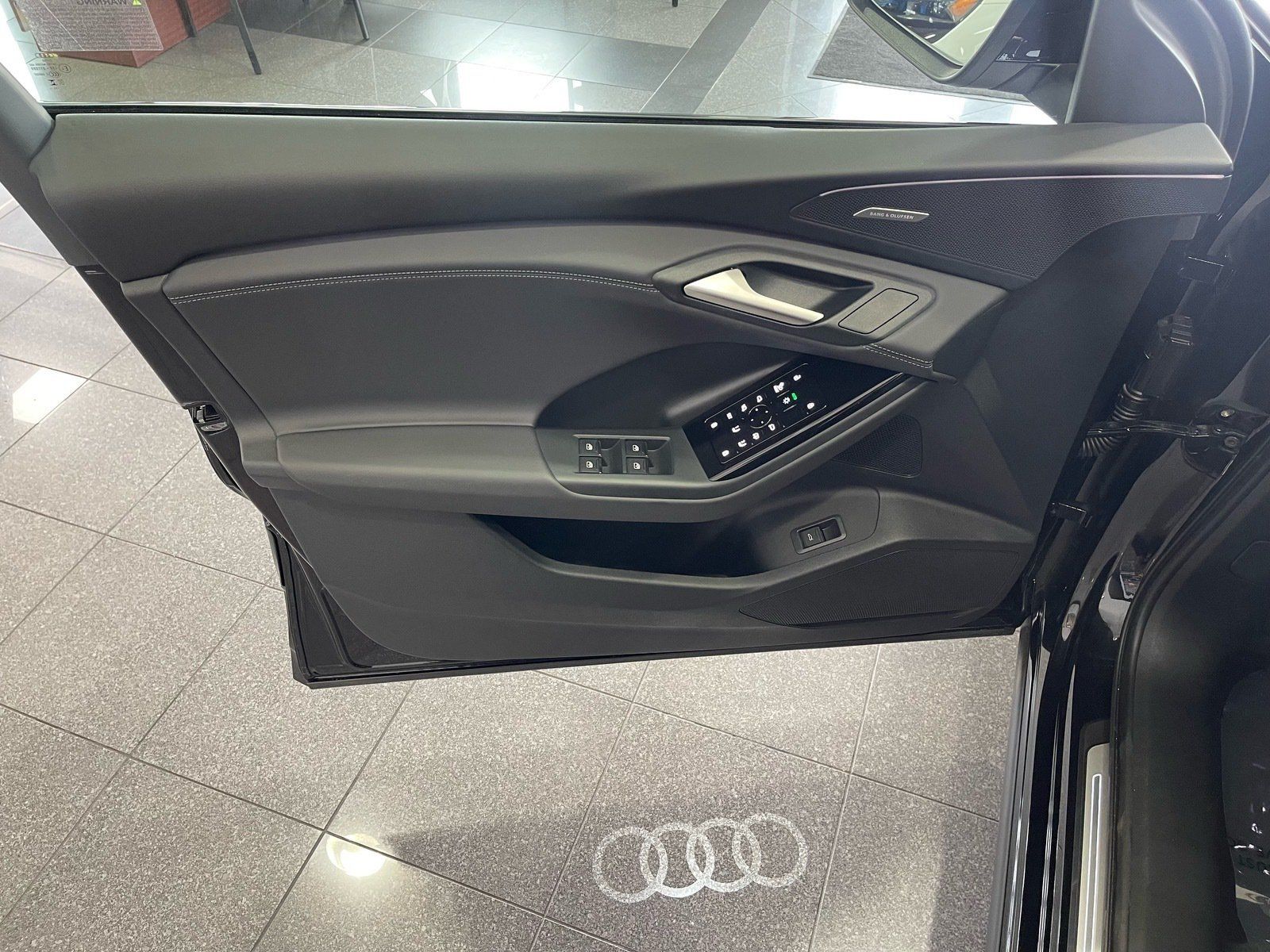 Used 2025 Audi Q6 e-tron Premium Plus w/ Premium Plus AWD/4WD image 23