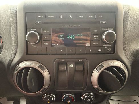 Used 2017 Jeep Wrangler Sport w/ Quick Order Package 24S AWD/4WD image 19