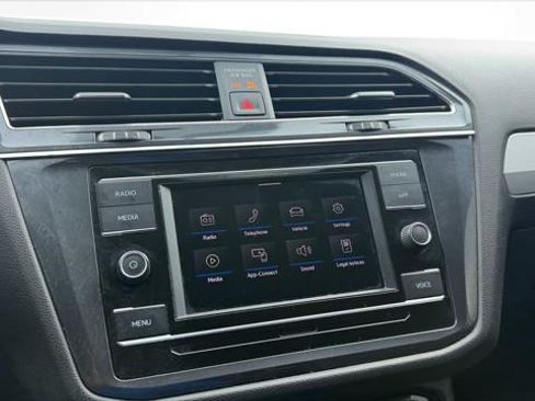 Used 2020 Volkswagen Tiguan S w/ 3rd Row Seat Package AWD/4WD image 27