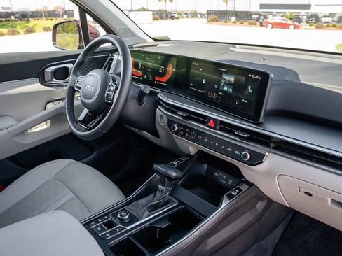 Used 2025 Kia Sorento S w/ Panoramic Sunroof Package image 12