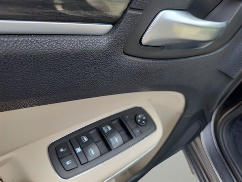 Used 2018 Chrysler 300 Touring L AWD/4WD image 16