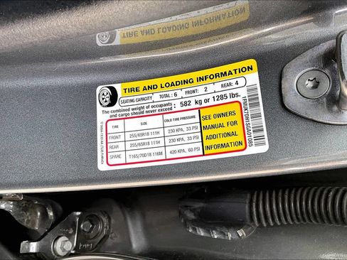 Used 2025 Ford Explorer Active w/ Active Comfort Package RWD image 32