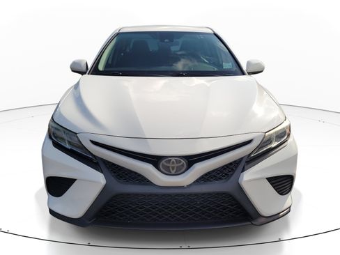Used 2019 Toyota Camry SE FWD image 2
