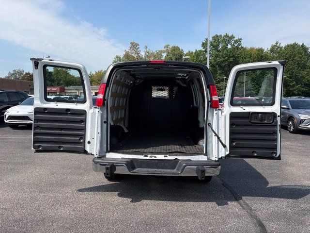 Used 2025 Chevrolet Express 2500 w/ Driver Convenience Package RWD image 7