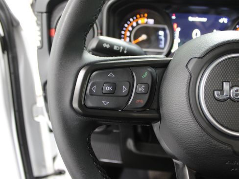 Used 2025 Jeep Wrangler Unlimited Rubicon image 9