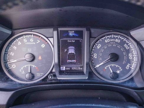 Certified 2018 Toyota Tacoma TRD Sport RWD image 29