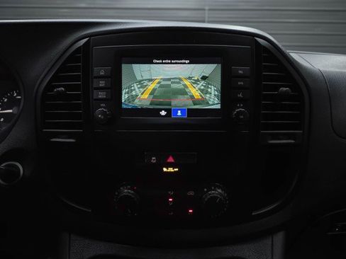 Used 2021 Mercedes-Benz Metris image 23