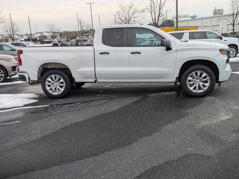Used 2023 Chevrolet Silverado 1500 Custom image 10