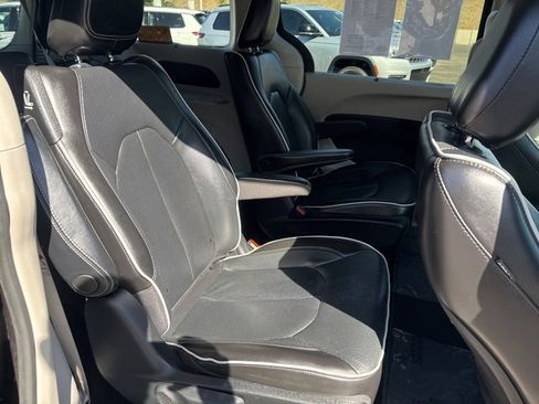 Certified 2021 Chrysler Pacifica Limited image 26