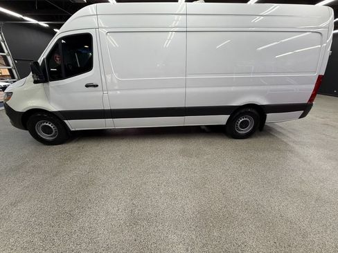 Used 2020 Mercedes-Benz Sprinter 2500 image 2