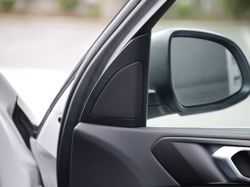 Used 2024 BMW X5 xDrive50e w/ Parking Assistance Package image 8