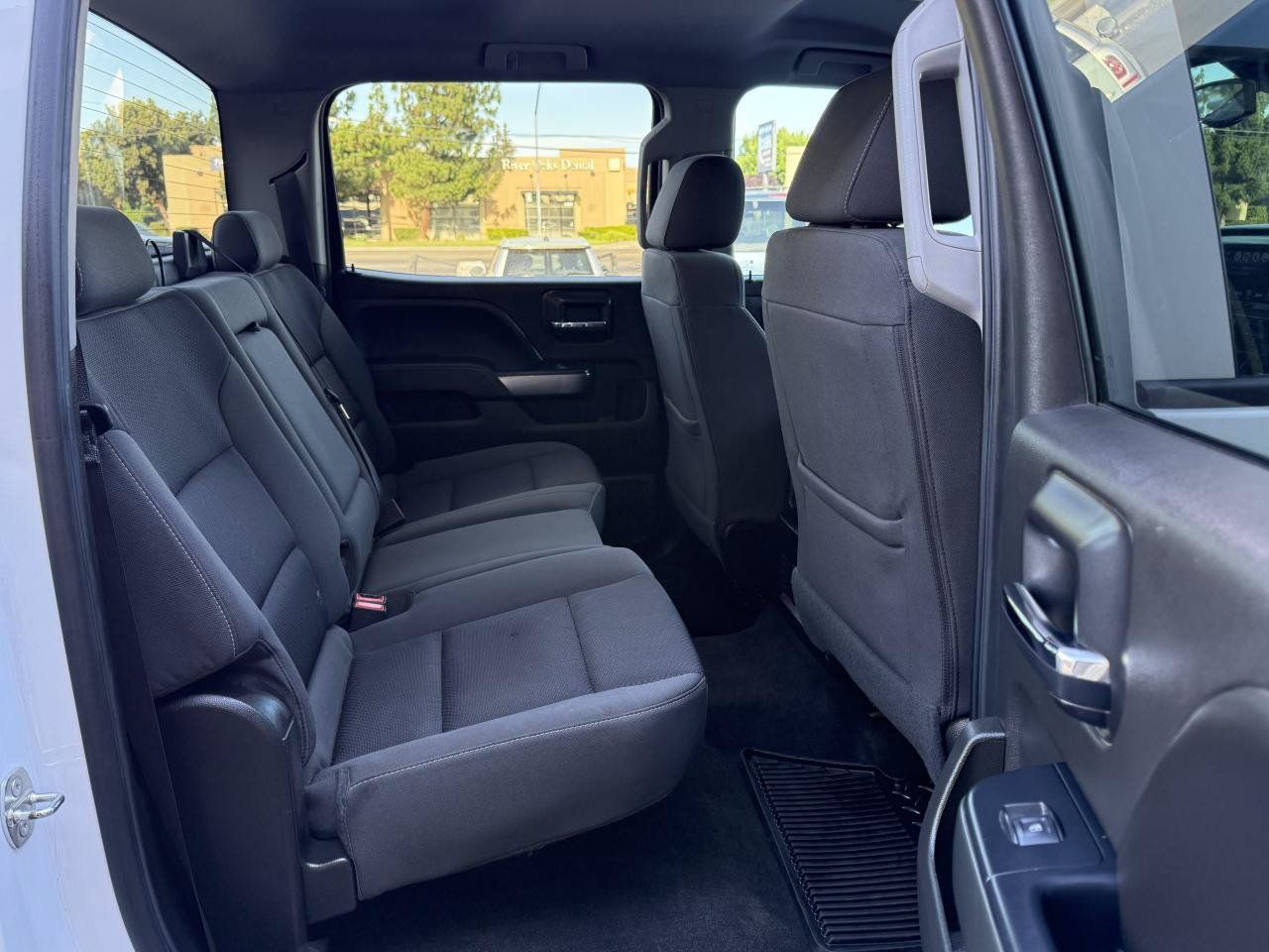 Used 2018 Chevrolet Silverado 1500 LT w/ LT Eassist Package AWD/4WD image 19
