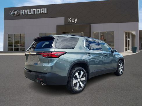 Used 2023 Chevrolet Traverse LT w/ LT Premium Package AWD/4WD image 4