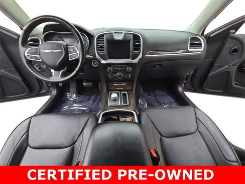 Certified 2019 Chrysler 300 Limited image 9