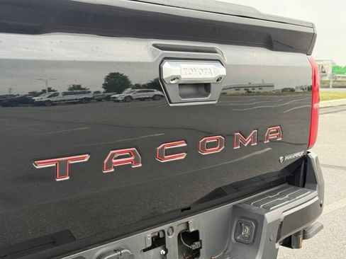 Used 2025 Toyota Tacoma Limited AWD/4WD image 16