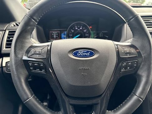 Used 2018 Ford Explorer XLT w/ Equipment Group 202A AWD/4WD image 15