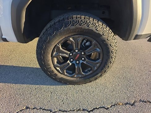 Used 2024 GMC Canyon Elevation image 11