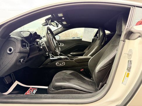Used 2020 Aston Martin V8 Vantage Base 2dr Coupe image 17