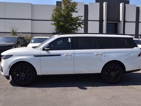 New 2025 Lincoln Navigator L Reserve w/ Jet Appearance Package AWD/4WD image 18
