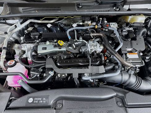 Used 2025 Toyota Prius XLE image 28