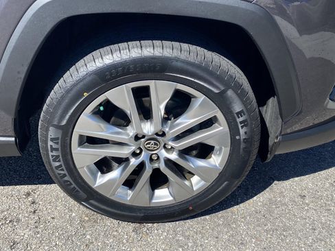 Used 2020 Toyota RAV4 XLE Premium AWD/4WD image 25