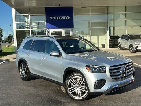 Used 2025 Mercedes-Benz GLS 450 4MATIC image 2