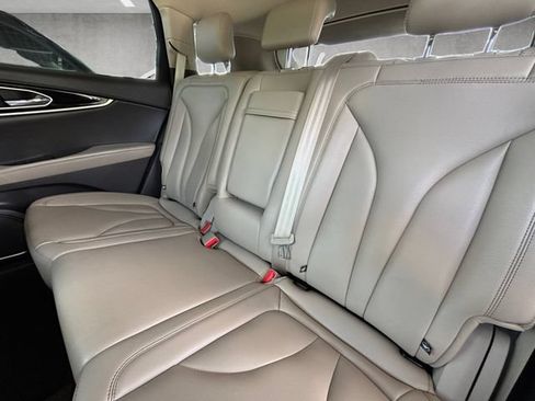 Used 2022 Lincoln Nautilus FWD w/ Premium Package image 28