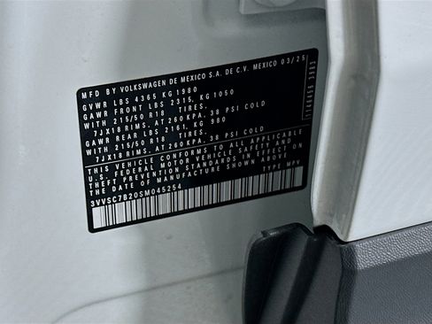 Used 2025 Volkswagen Taos SE image 12