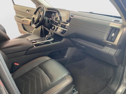 Used 2022 Nissan Pathfinder Platinum w/ Cargo Package AWD/4WD image 8