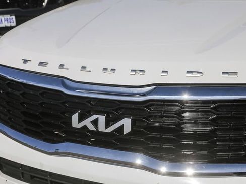 Used 2022 Kia Telluride LX AWD/4WD image 5
