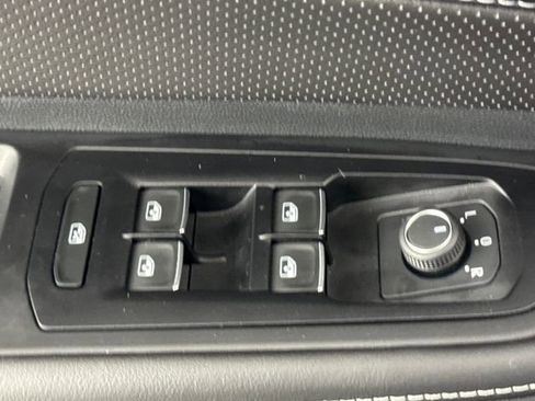 Used 2025 Volkswagen Atlas SEL image 24