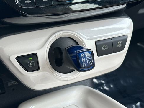 Used 2016 Toyota Prius Four w/ Advanced Technology Package image 20