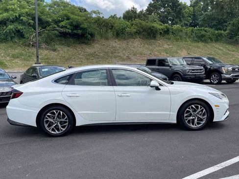 Used 2023 Hyundai Sonata SEL FWD image 2