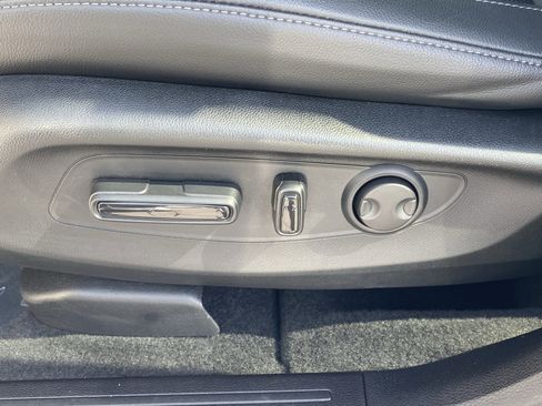 Used 2025 Honda CR-V EX-L image 16