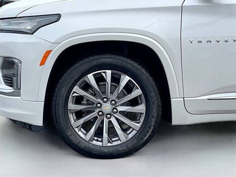 Used 2023 Chevrolet Traverse Premier image 33