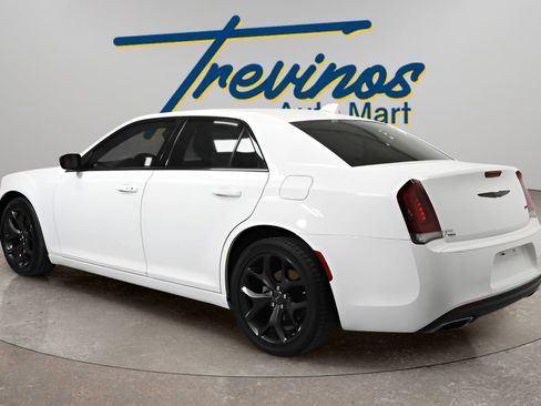 Used 2023 Chrysler 300 Touring w/ Sport Appearance Package image 6