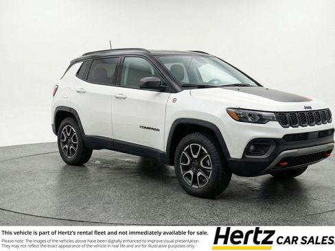 Used 2025 Jeep Compass Trailhawk AWD/4WD image 1