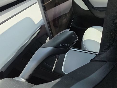 Used 2022 Tesla Model Y Performance AWD/4WD image 21