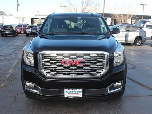 Used 2020 GMC Yukon Denali w/ Denali Premium Package image 3