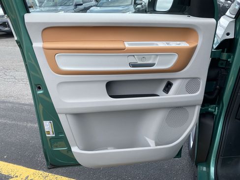 New 2025 Volkswagen ID. Buzz 1st Edition AWD/4WD image 10