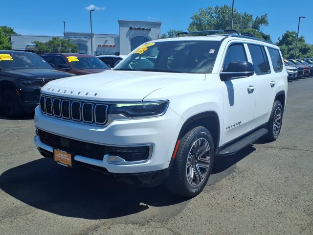 Used 2023 Jeep Wagoneer 4WD w/ Premium Group I image 3