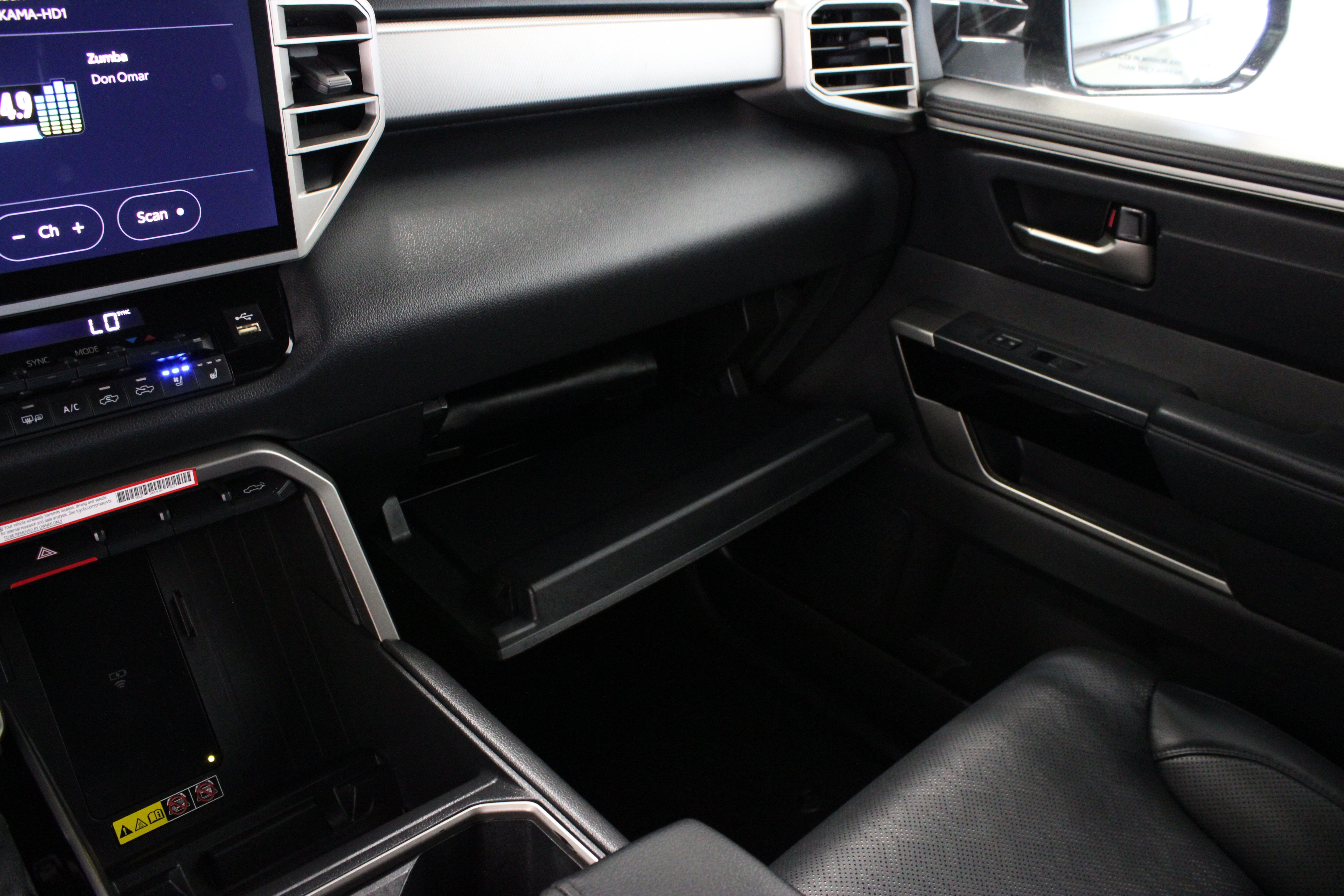 Used 2025 Toyota Tundra Limited AWD/4WD image 27