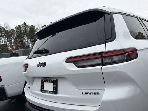 Used 2021 GMC Yukon XL Denali w/ Denali Premium Package image 9