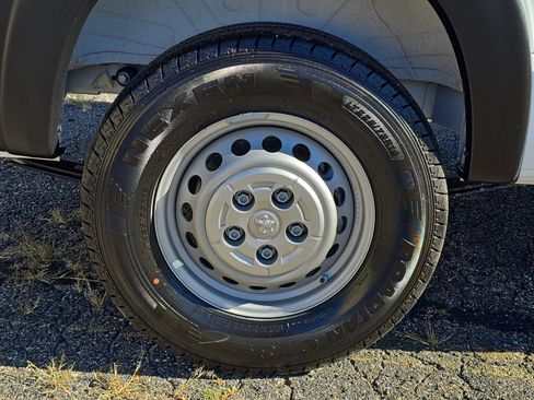 Used 2025 RAM ProMaster 2500 w/ Convenience Group image 5