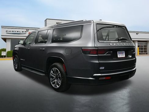 Used 2024 Jeep Wagoneer L Series II w/ Flexible Seating Group AWD/4WD image 3