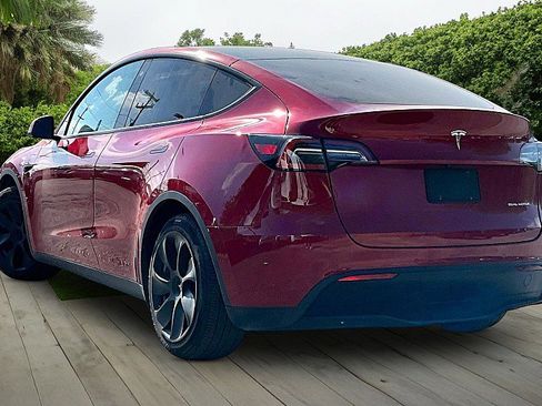 Used 2020 Tesla Model Y Long Range image 11